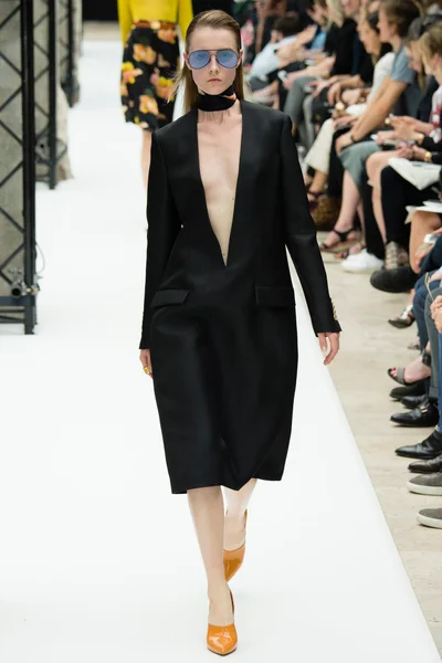 Look 12